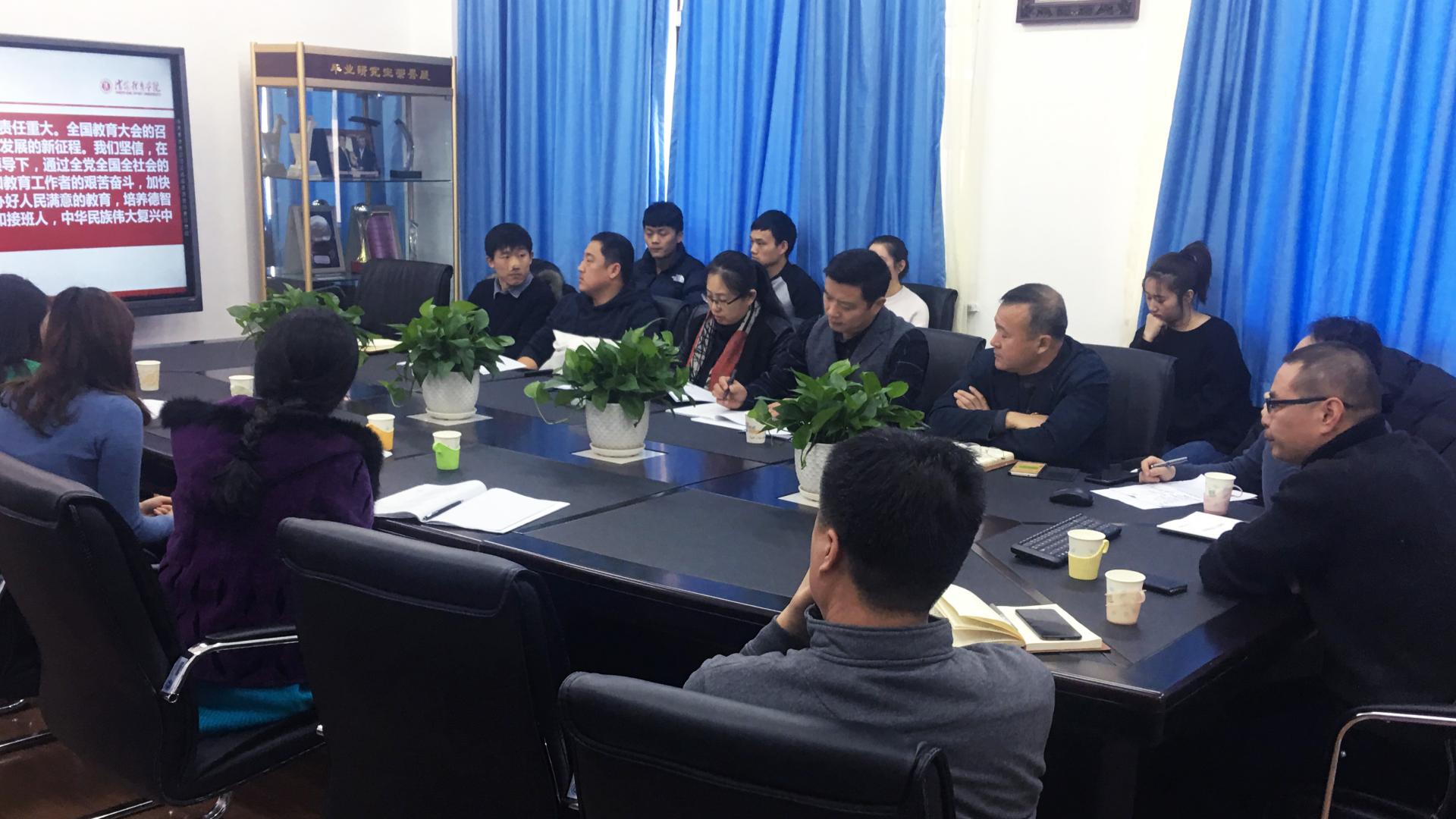 看球吧
理论宣讲团成员朱翠立为研究生部（学科建设办公室）党总支作宣讲