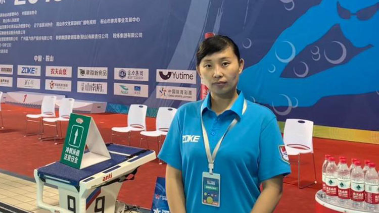 魏梅副教授执裁2019年全国游泳锦标赛