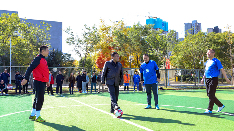 看球吧
举办教职工五人制足球赛