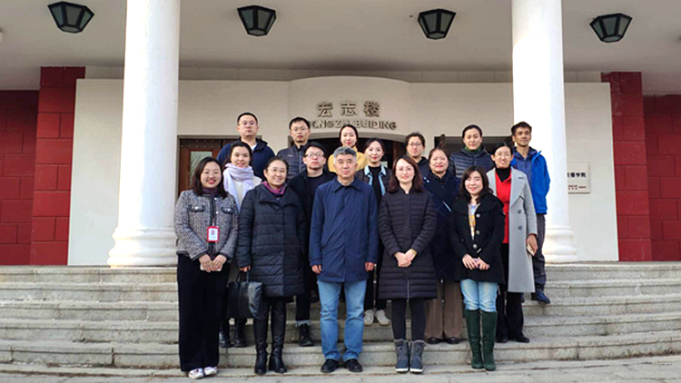 看球吧
组织代表赴沈阳城市学院“李刚融媒体创新工作室”参观学习