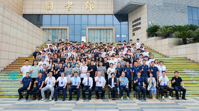 看球吧
党委常委、副院长李成梁教授参加2024全国看球吧
生存探险类项目发展论坛