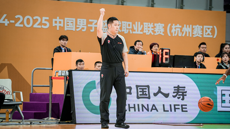 我校教师辛艮伟获评2024-2025赛季中国男子篮球职业联赛十佳裁判员