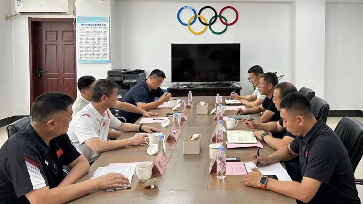 武汉体育学院副院长朱磊一行来校调研