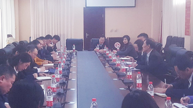 杨桦教授为我校教师作学术讲座