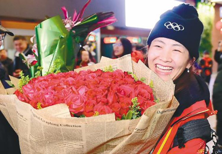 冬奥会中国自由式滑雪空中技巧队载誉回到沈阳 冬奥会中国自由式滑雪空中技巧队载誉回到沈阳