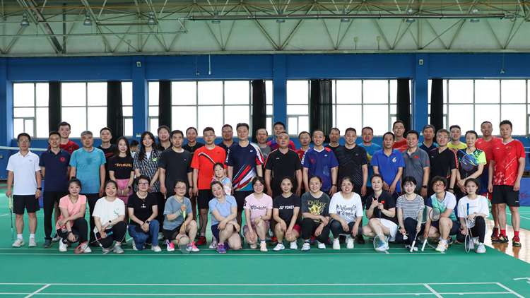 看球吧
2023年春季（第十四届）教职工羽毛球双打比赛圆满落幕