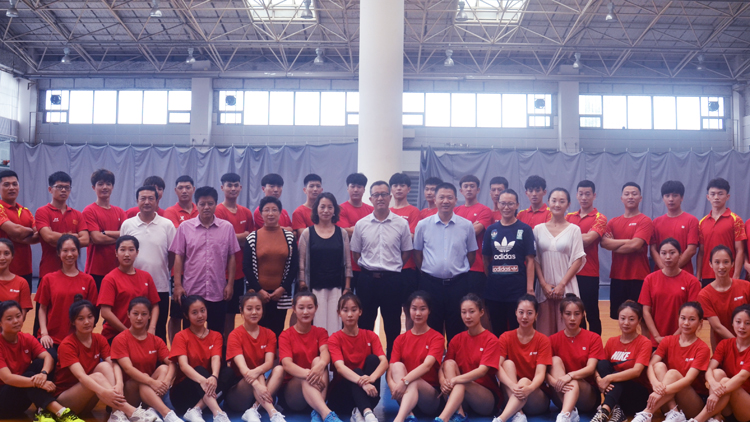 省、市民宗委一行来我校视察第十一届全国民族运动会备战情况