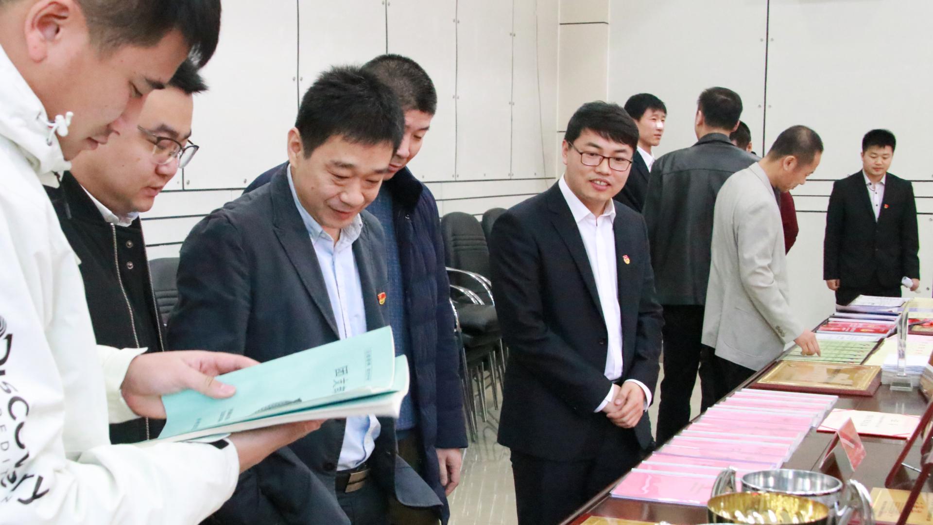 看球吧
团委举办五四红旗团委评审会