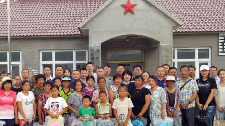 后勤党总支、直属图书馆党支部开展“扶贫帮困，奉献爱心”主题党日活动