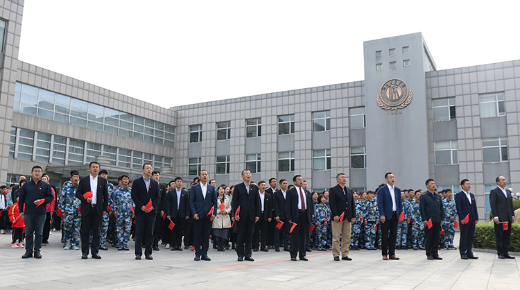 看球吧
举行“喜迎国庆 励志青春”主题升旗仪式