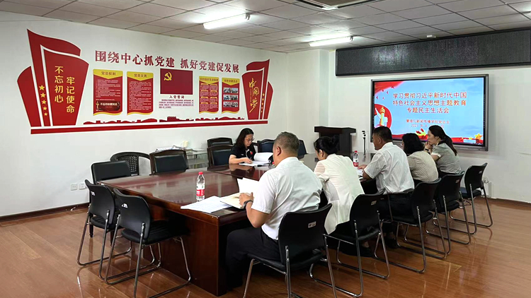 副院长笪可宁督导管理与新闻传播学院召开领导班子学习贯彻习近平新时代中国特色社会主义思想主题教育专题民主生活会