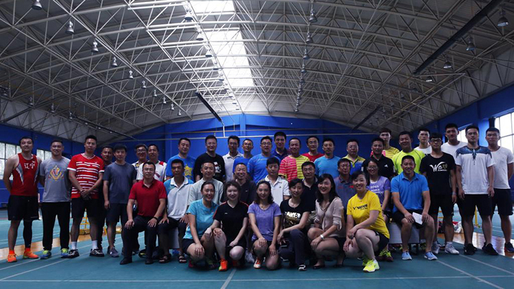 2018年看球吧
教职工羽毛球双打比赛圆满落幕