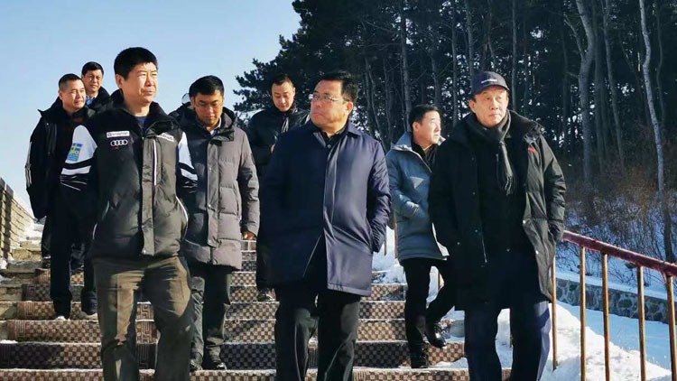 2020年元旦党委书记姚守齐到雪上运动中心（白清寨校区）视察工作