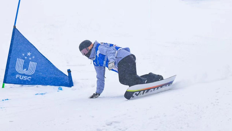 沈体学生在“万科杯”第10届全国大学生滑雪挑战赛中获佳绩