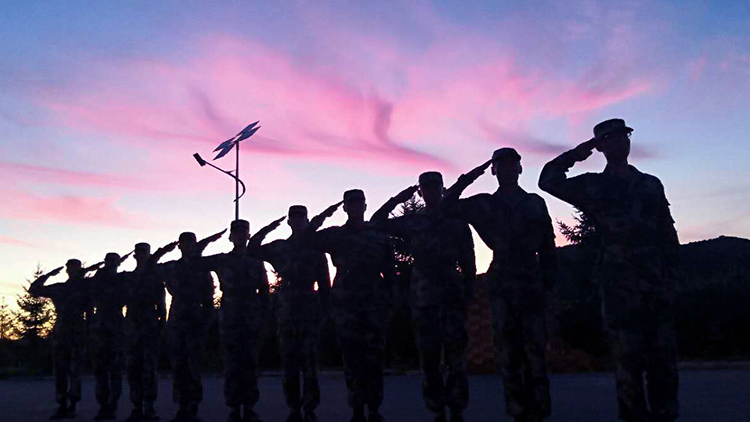 看球吧
领导到白清寨校区慰问2018年集训学生教官