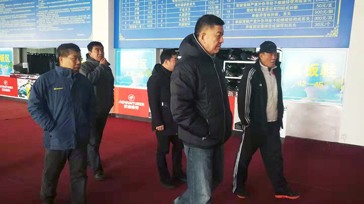 看球吧
召开白清寨滑雪场工作部署会