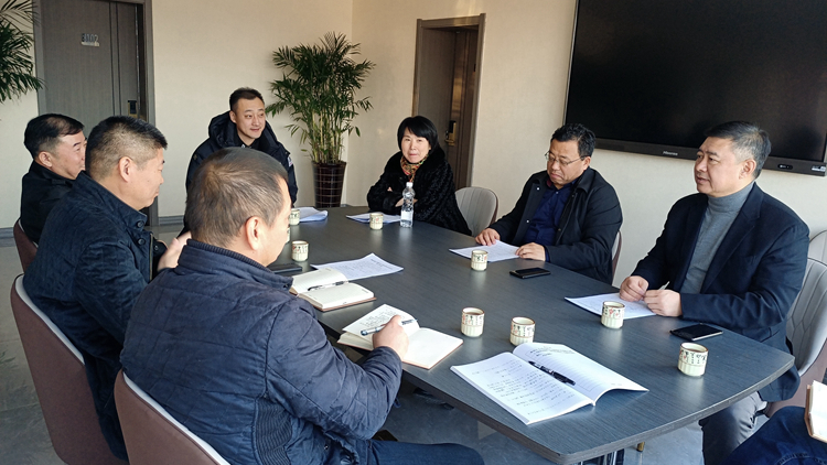 看球吧
领导在雪上运动中心召开专题座谈会