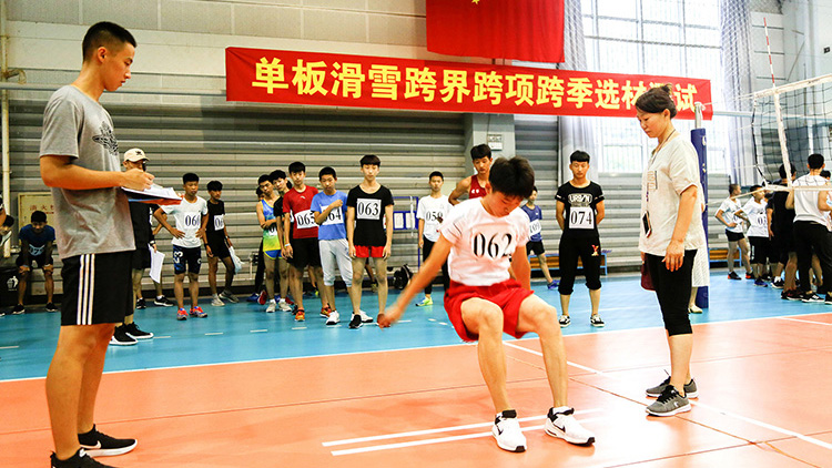 我校承办单板滑雪跨界跨项跨季选材（东北区）测试工作