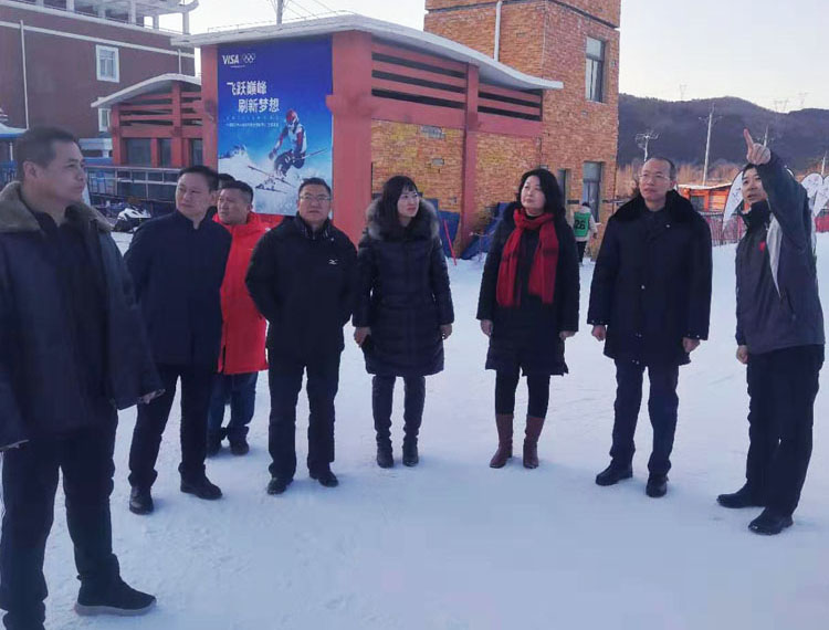 苏家屯区区长李逸群来雪上运动中心调研