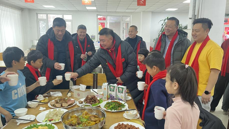 瑞雪丰年  情暖除夕——看球吧
领导慰问春节在校师生